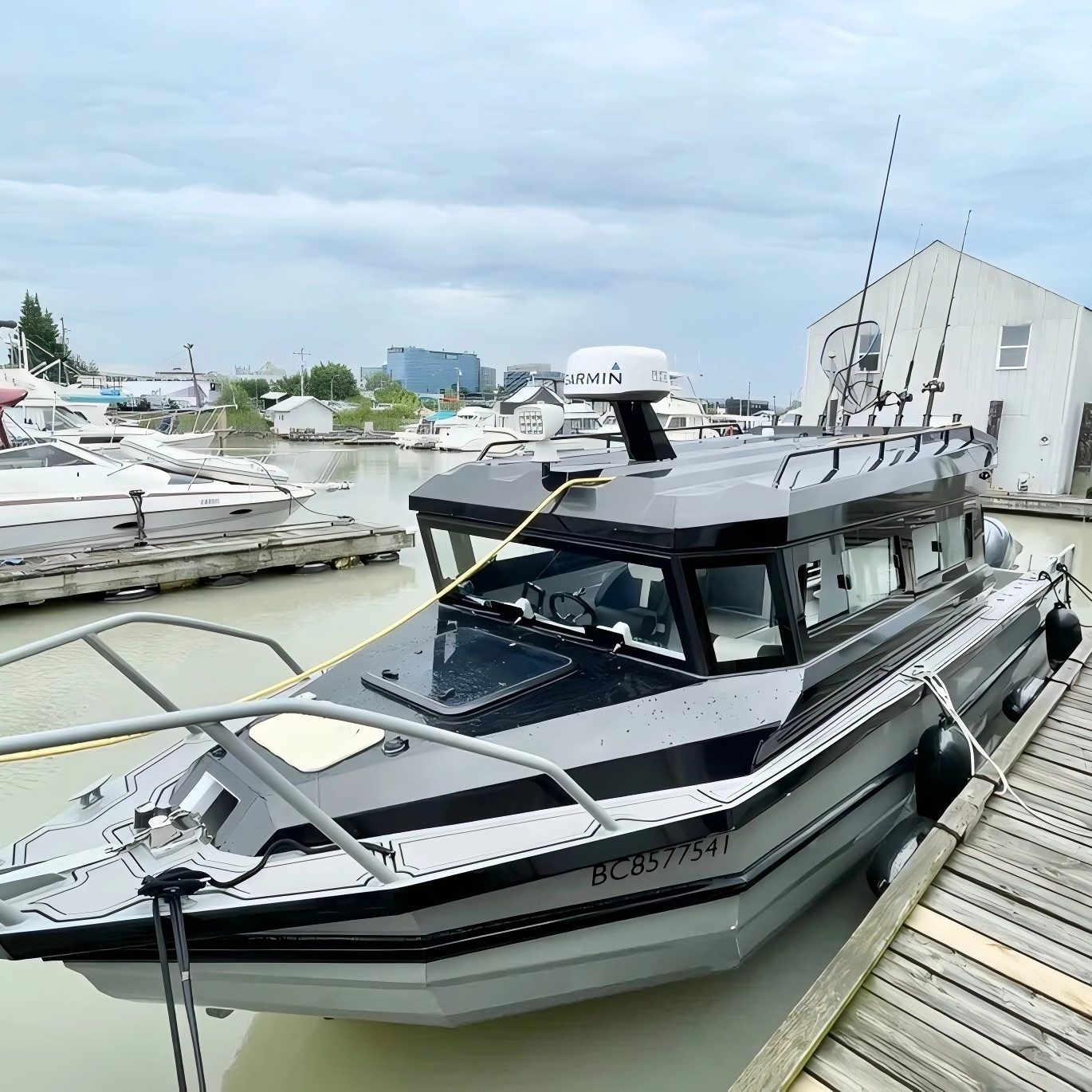 Barco con cabina completa y puerta delantera de 9 m Easycraft
