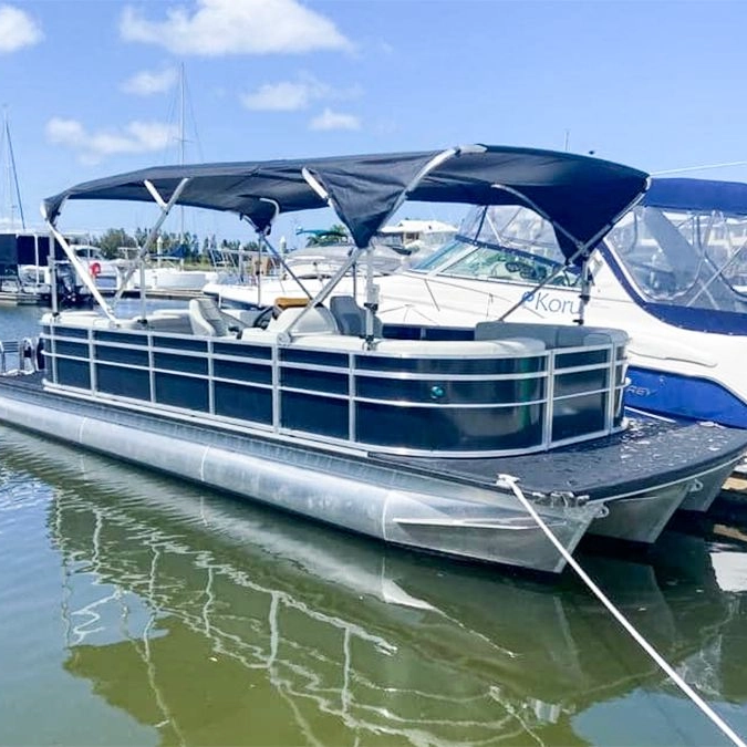 Barco pontón clásico de 22 pies 