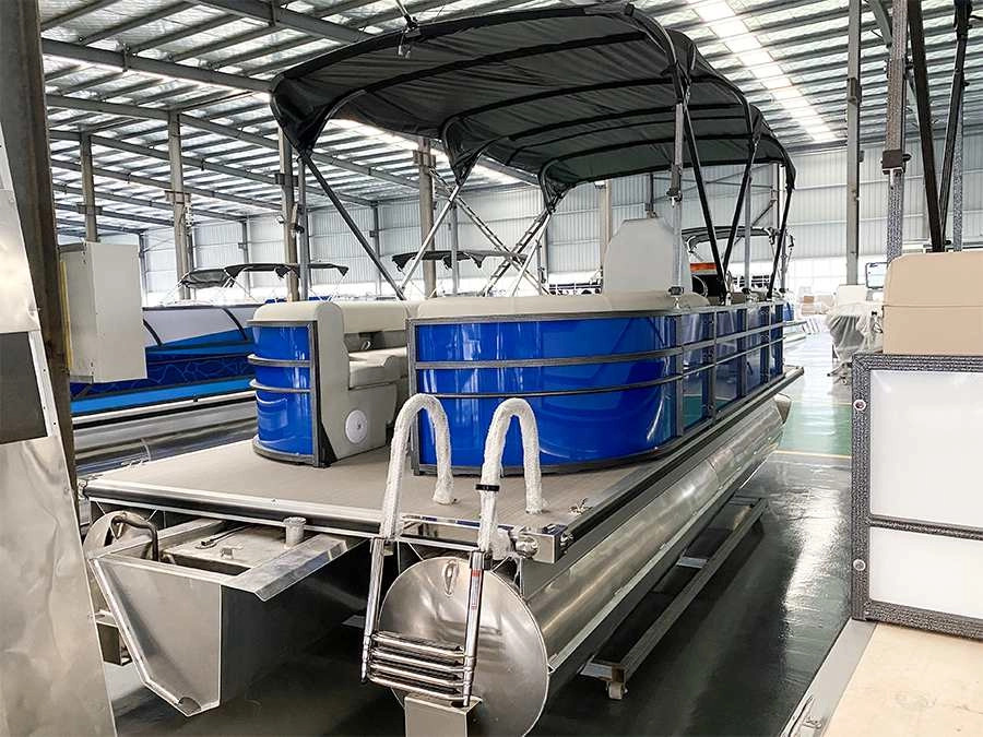 Barco pontón clásico de 15 pies