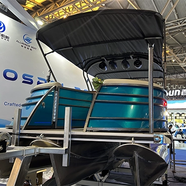22 pies Sport TRITOON PONTOON BOAK