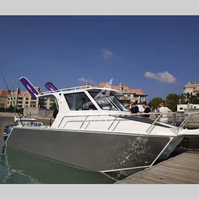 Barco catamarán de 7,3 m