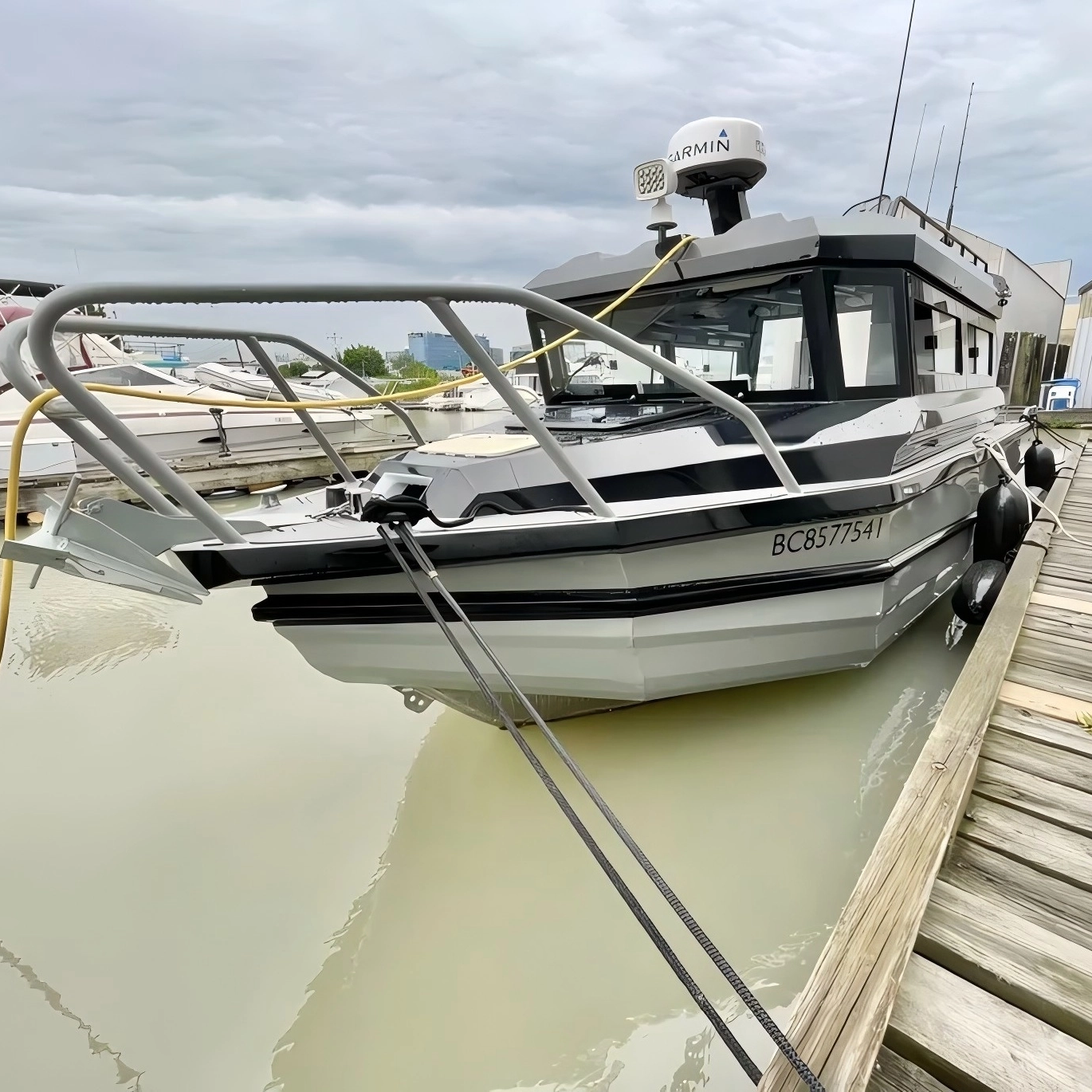 Barco con cabina completa y puerta delantera de 9 m Easycraft