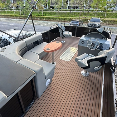 Barco pontón de 17 pies