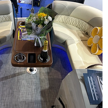 22 pies Sport TRITOON PONTOON BOAK