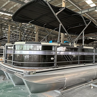 Barco pontón de 23 pies